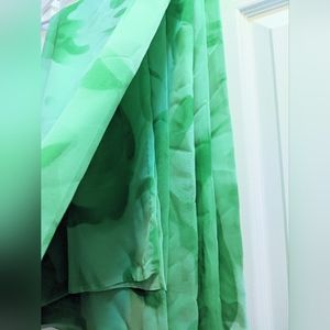 VTG 80s Green Crepe / Chiffon-Like, Sari Fabric. Crafts, Gift Wrap. 9 yards.